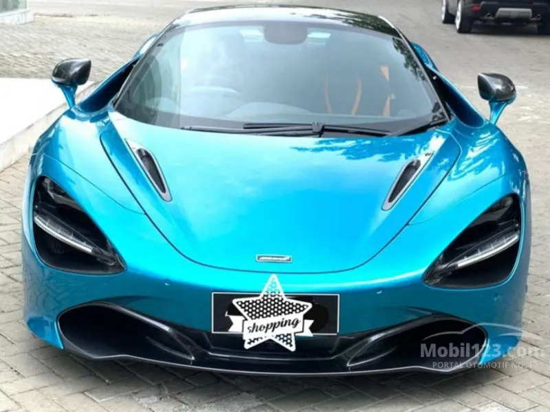 McLaren 720S Biru