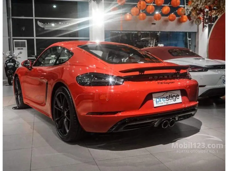 Porsche 718 Cayman EV Merah