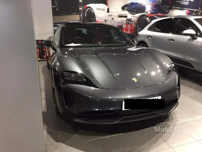 Porsche Taycan Cross Turismo Merah Carmine