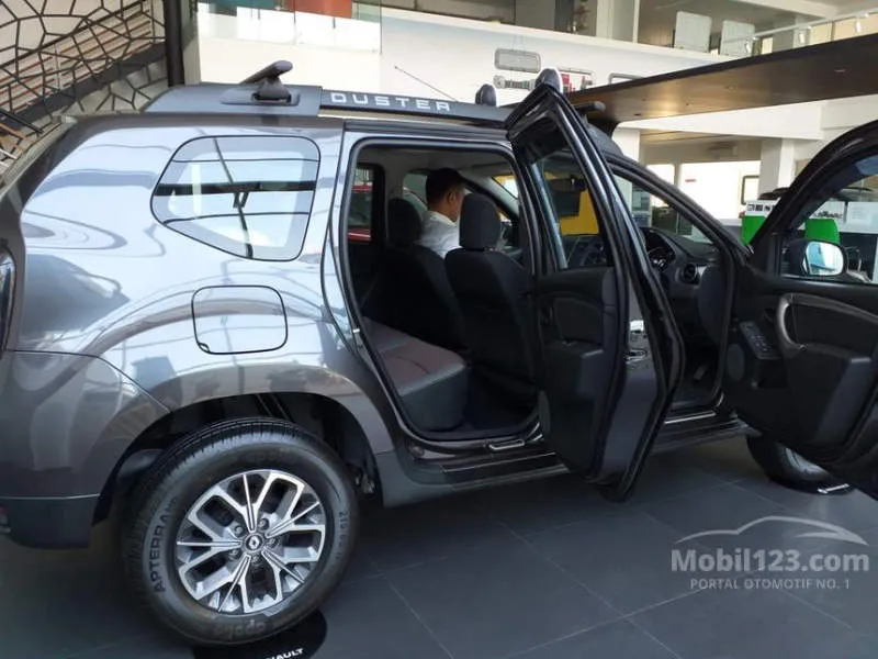 Dacia Duster Abu-abu