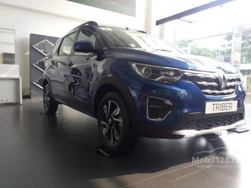 Renault Triber Putih