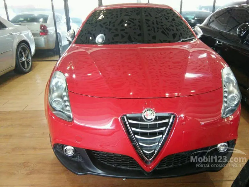 Alfa Romeo Giulietta Hitam
