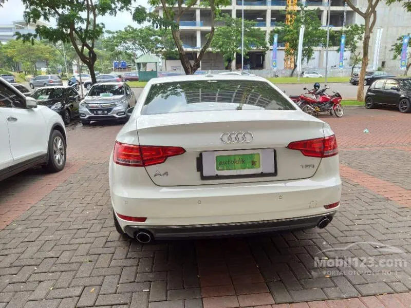Audi A4 2.0 TFSI Quattro Florett Silver Metallic