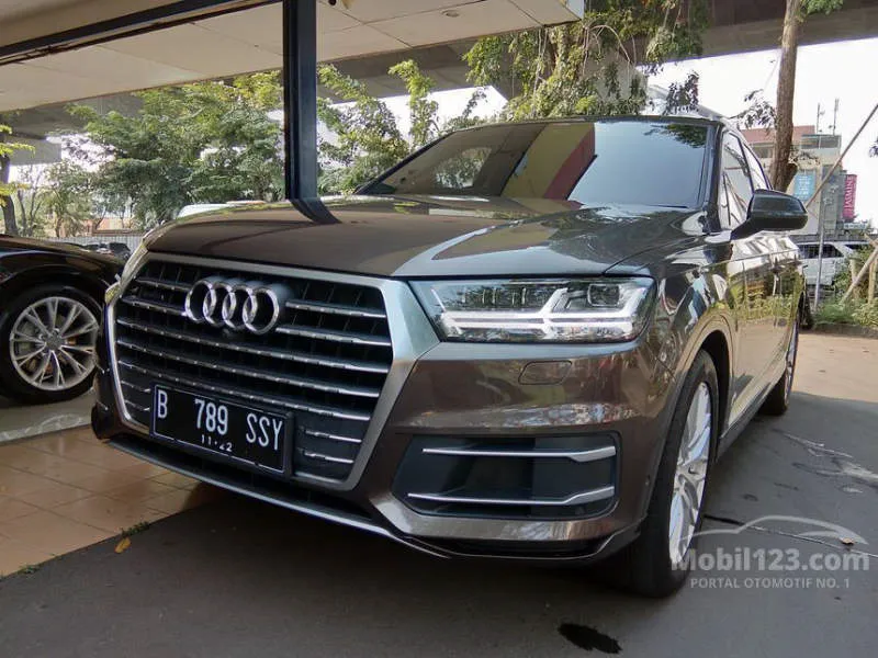 Audi Q7 3.0 TFSI Quattro Daytona Gray Pearlescent