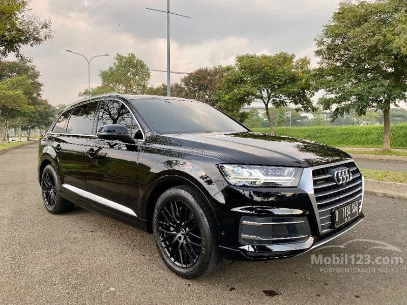 Audi Q7 3.0 TFSI Quattro Daytona Gray Pearlescent