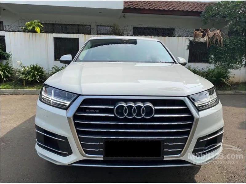 Audi Q7 3.0 TFSI Quattro Daytona Gray Pearlescent