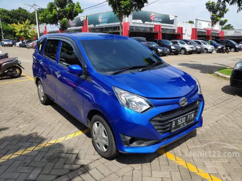 Daihatsu Sigra Merah