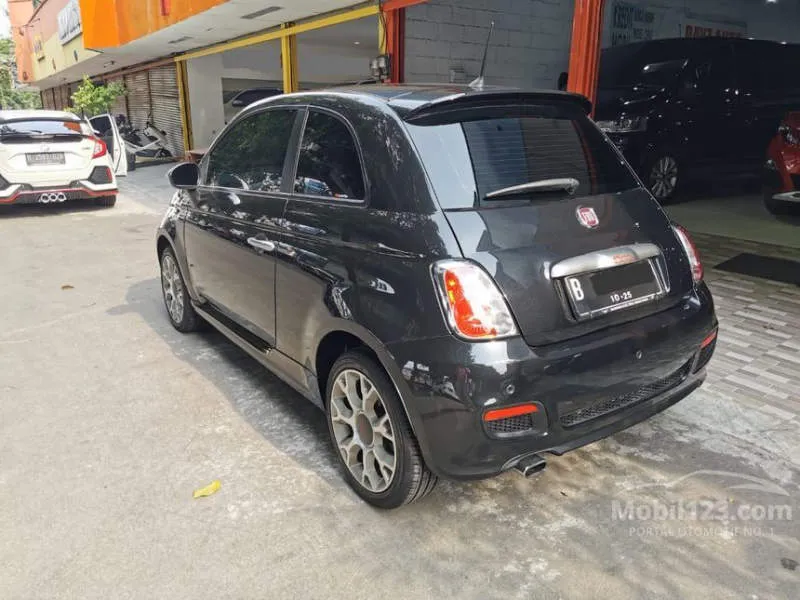 Fiat 500e Merah