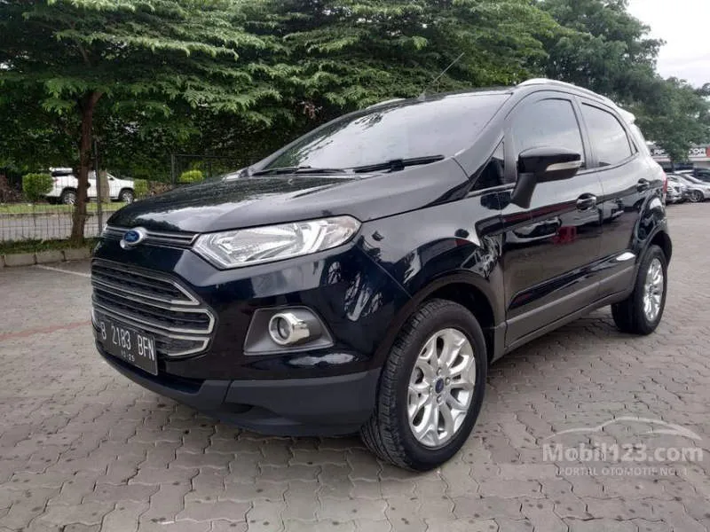 Ford EcoSport Hitam Bayangan
