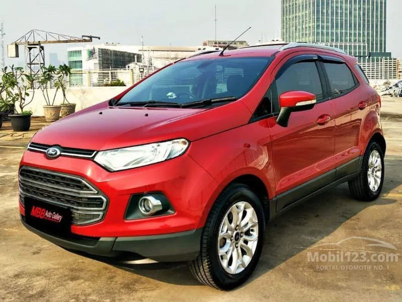 Ford EcoSport Hitam Bayangan