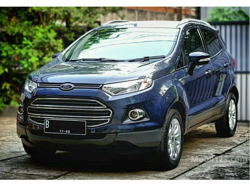 Ford EcoSport Hitam Bayangan