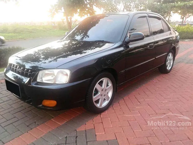 Hyundai Accent Abu-abu Forge