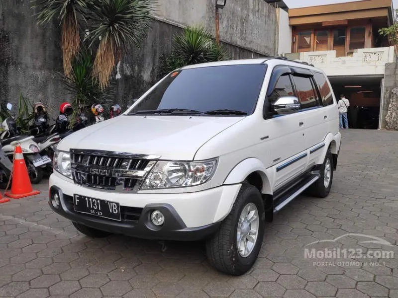 Isuzu Panther Dune Grey Metallic