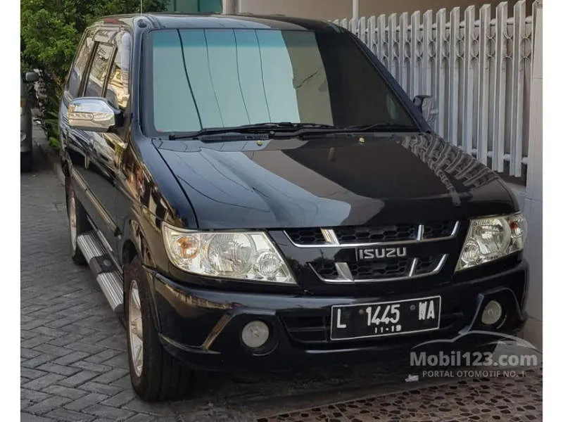 Isuzu Panther Dune Grey Metallic