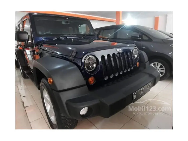 Jeep Renegade Hitam