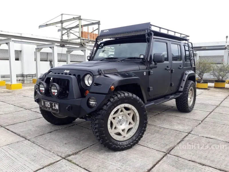 Jeep Renegade Hitam