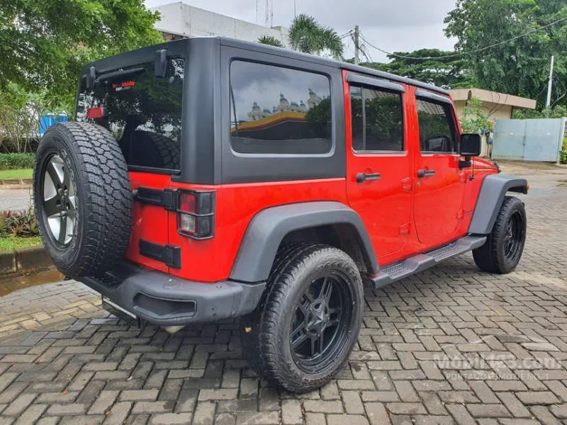 Jeep Renegade Hitam