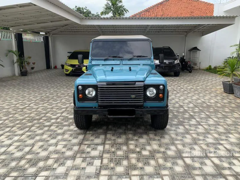 Land Rover Defender Hijau Metalik