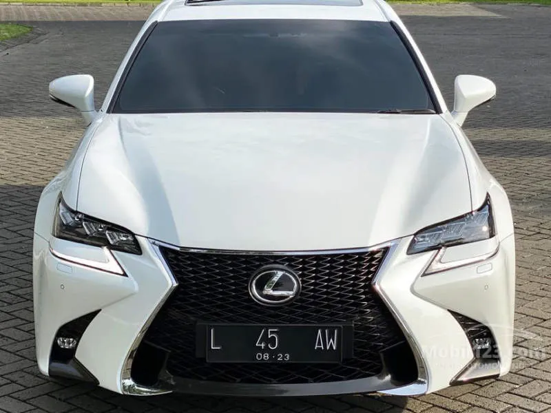 Lexus LC Merah