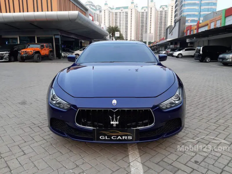 Maserati Ghibli Merah