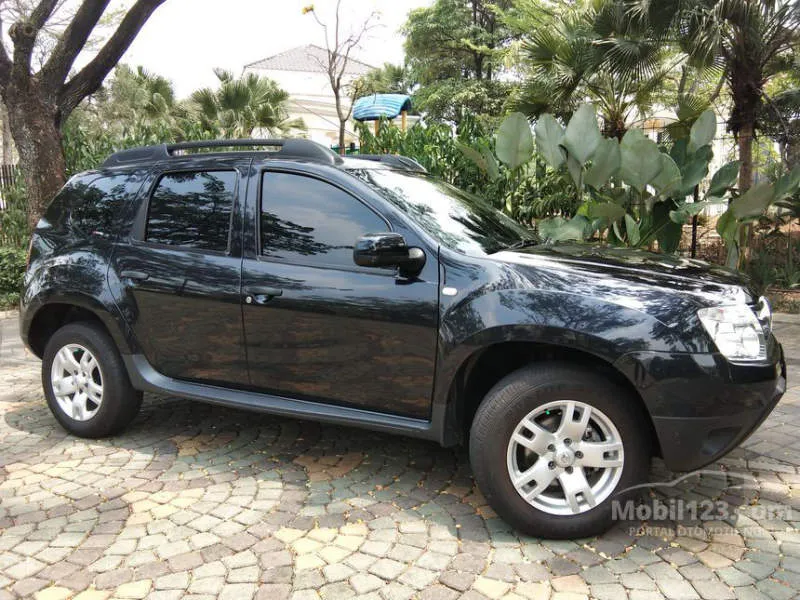 Dacia Duster Abu-abu