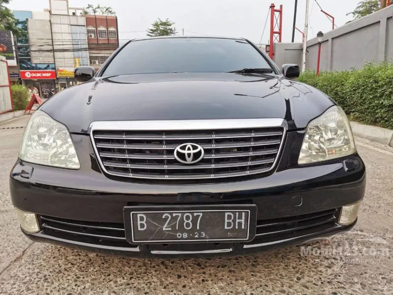 Toyota Crown Signia Magnetic Gray Metallic