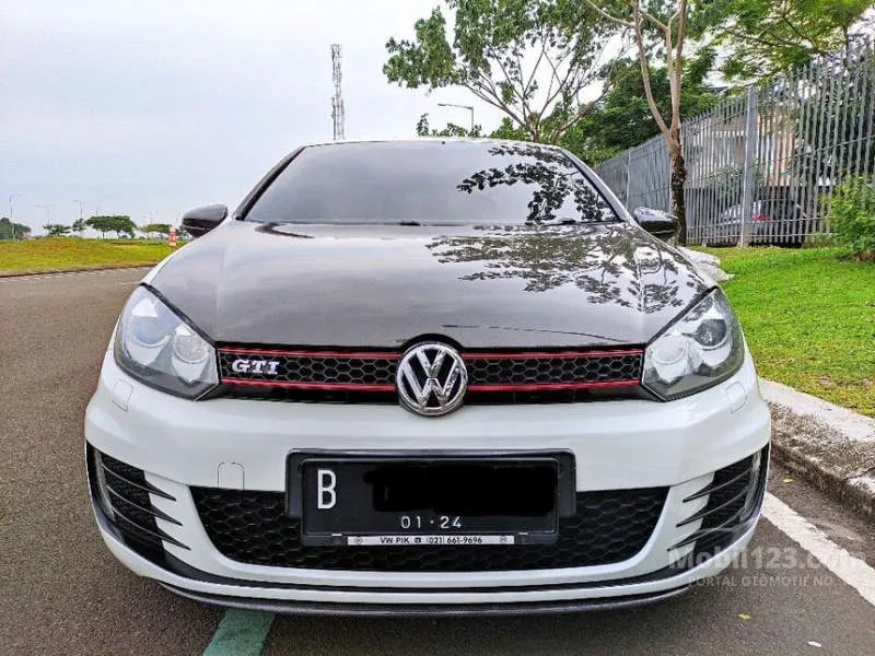 Volkswagen Golf GTI Hitam