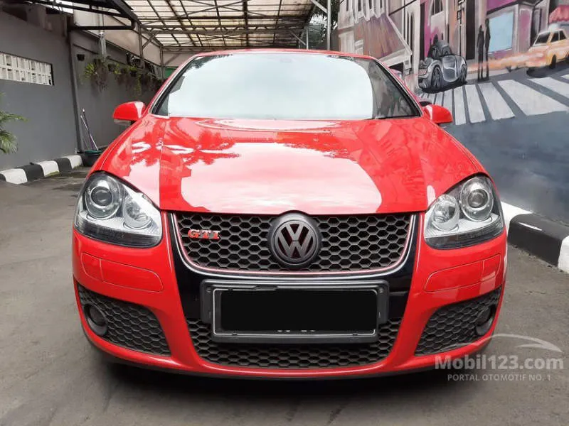 Volkswagen Golf GTI Hitam