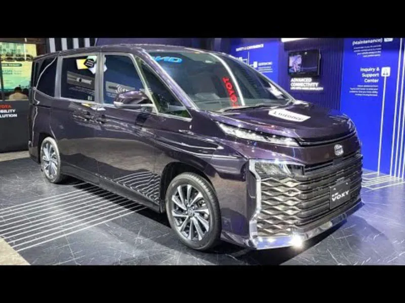 Toyota Voxy Sparkling Black Pearl
