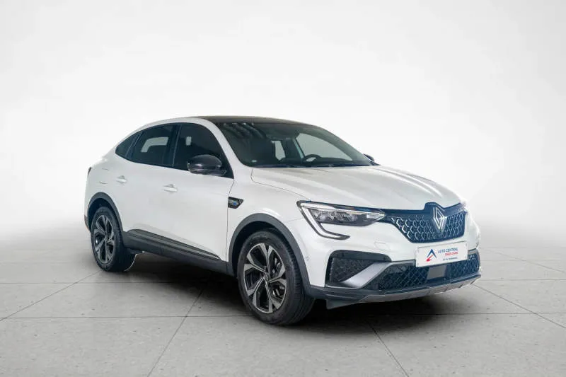 Renault Arkana Merah