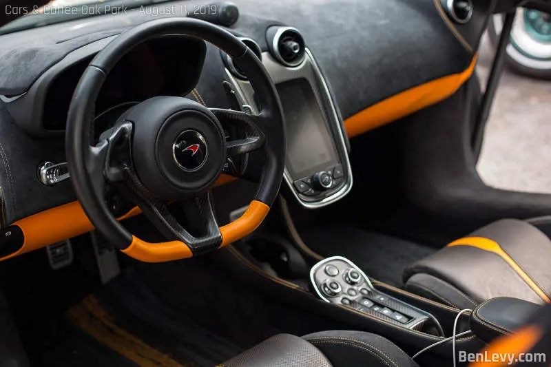 Desain Interior Mobil