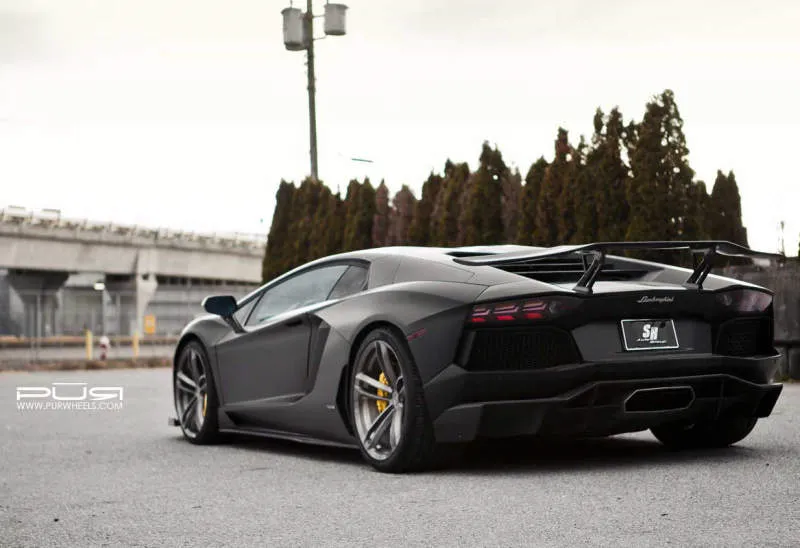 Lamborghini Huracán Putih