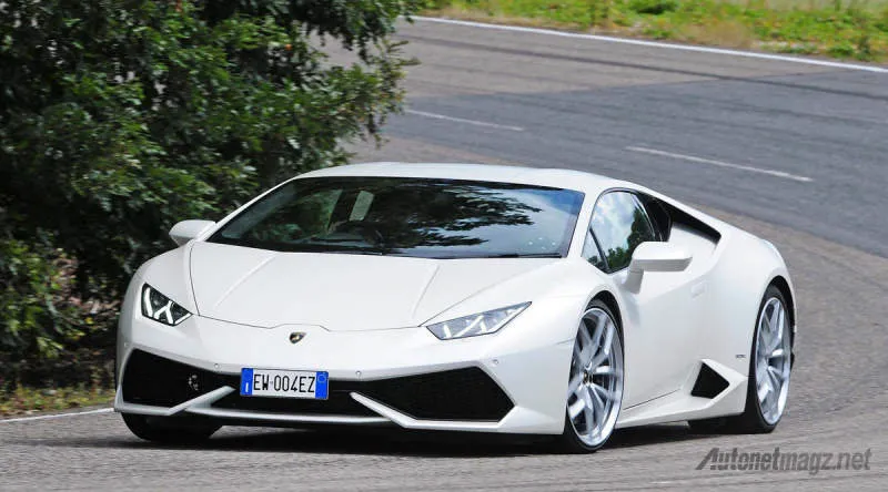 Lamborghini Huracán Putih