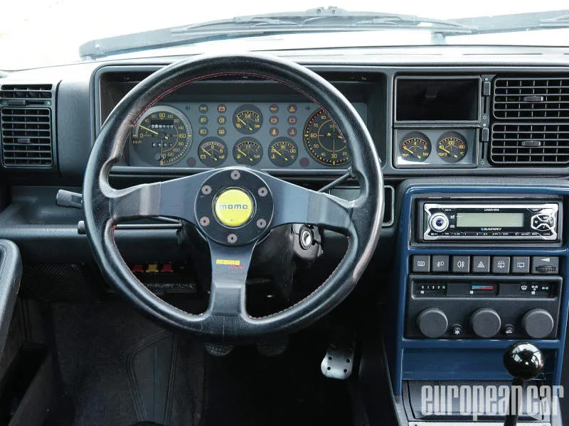Desain Interior Mobil