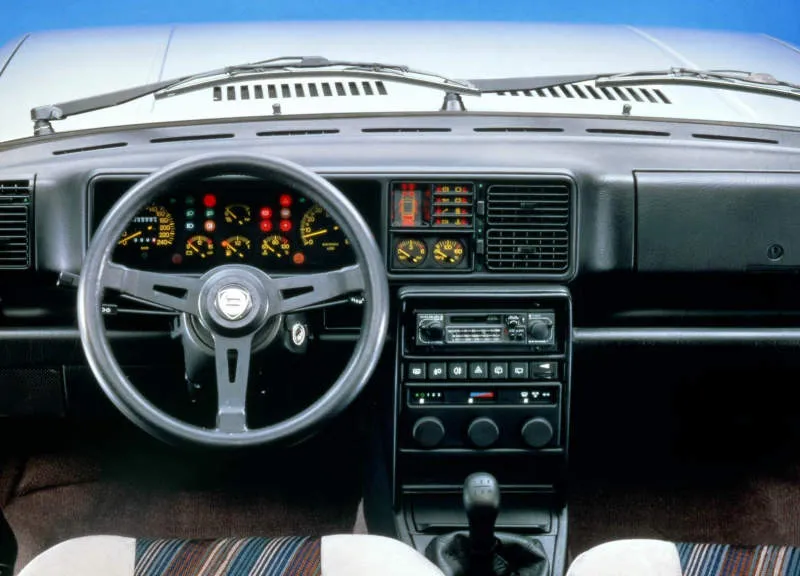 Desain Interior Mobil