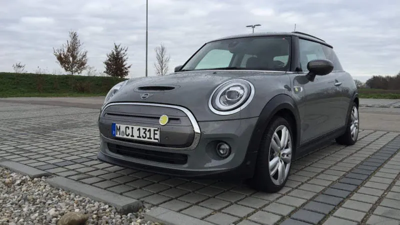MINI Electric Midnight Black