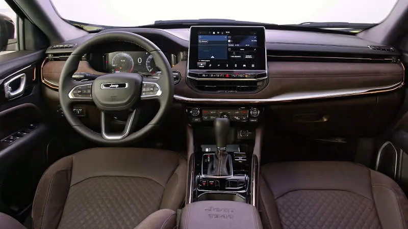 Desain Interior Mobil