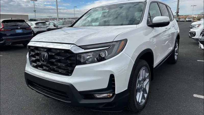 Honda Passport Lunar Silver Metallic