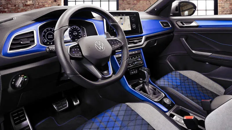 Desain Interior Mobil