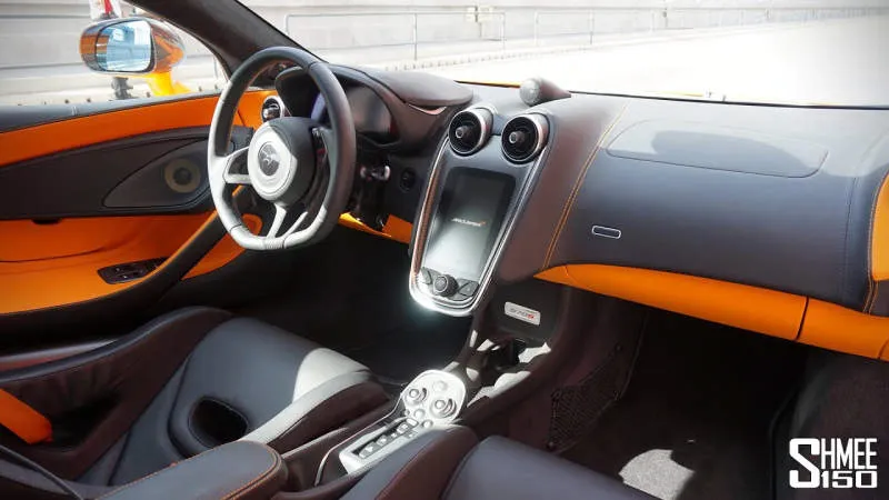 Desain Interior Mobil