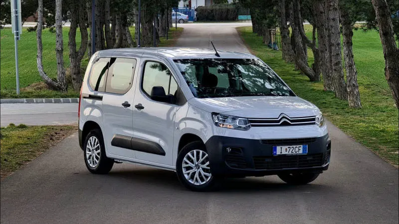 Citroen Berlingo Abu-abu