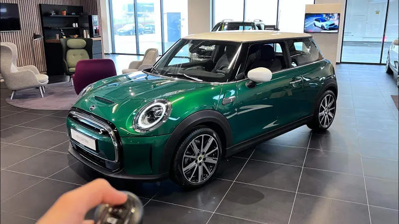 MINI Cooper SE Chili Red II