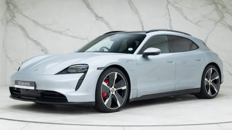 Porsche Taycan Cross Turismo Merah Carmine