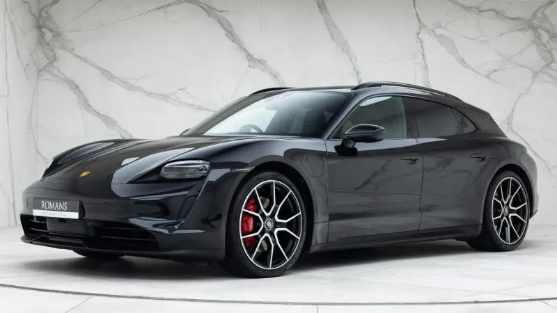 Porsche Taycan Cross Turismo Merah Carmine