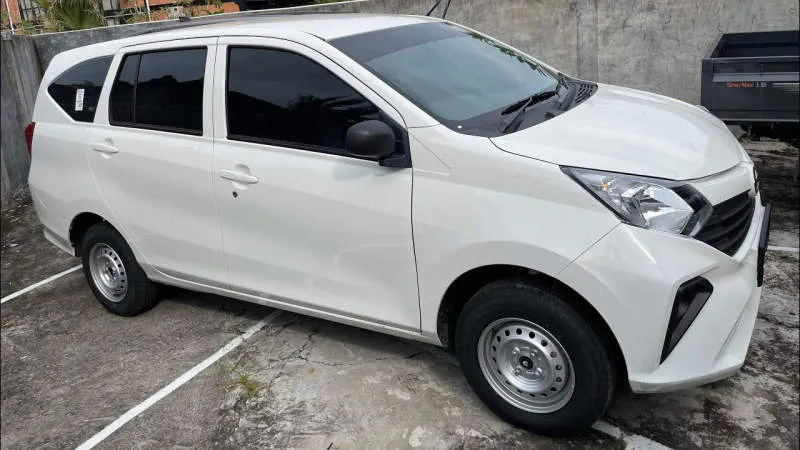 Daihatsu Sigra Merah