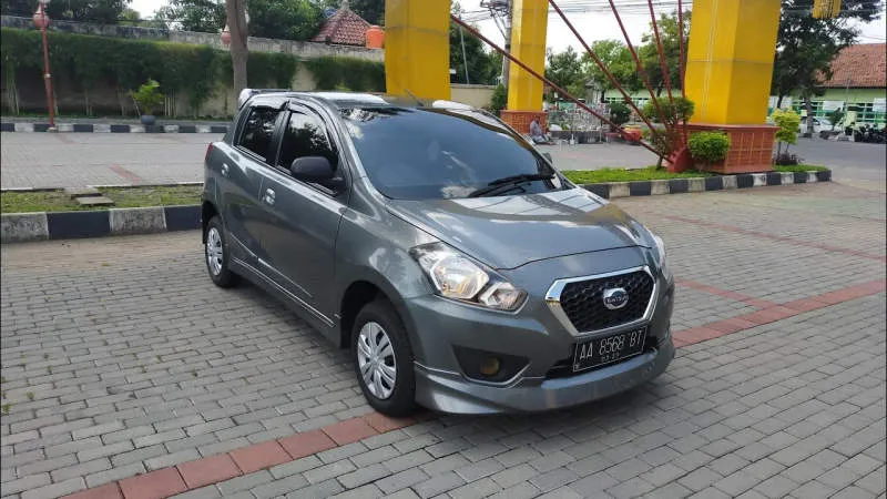 Datsun GO Merah