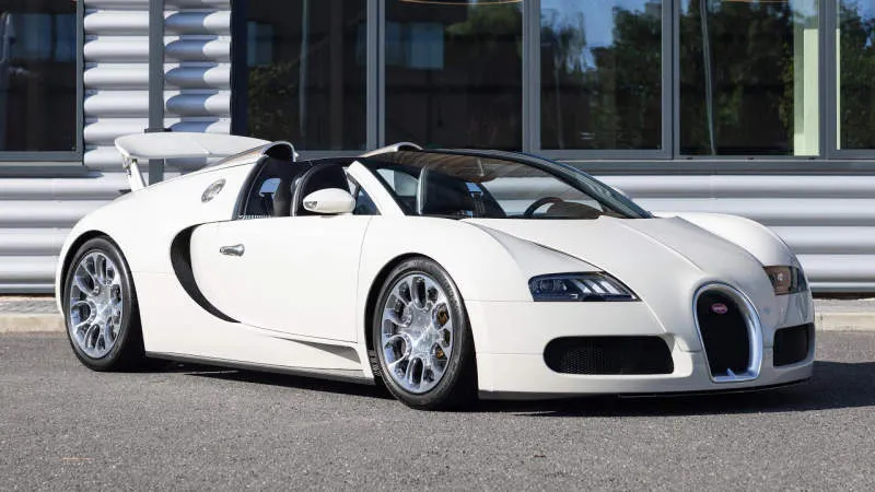 Bugatti Veyron 16.4 Merah