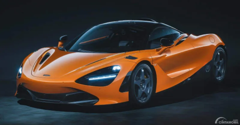 McLaren 720S Biru