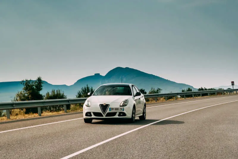 Alfa Romeo Giulietta Hitam