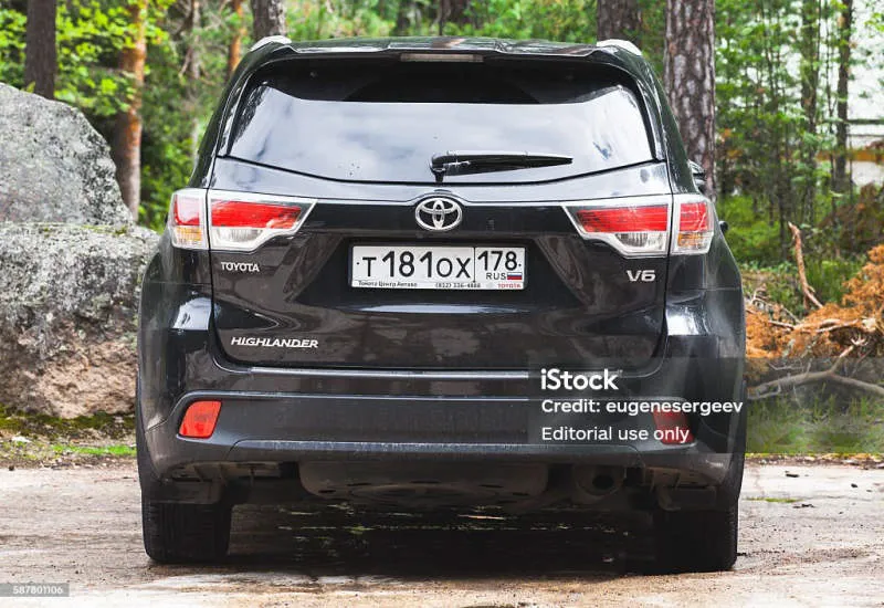 Toyota Highlander Perak Metalik